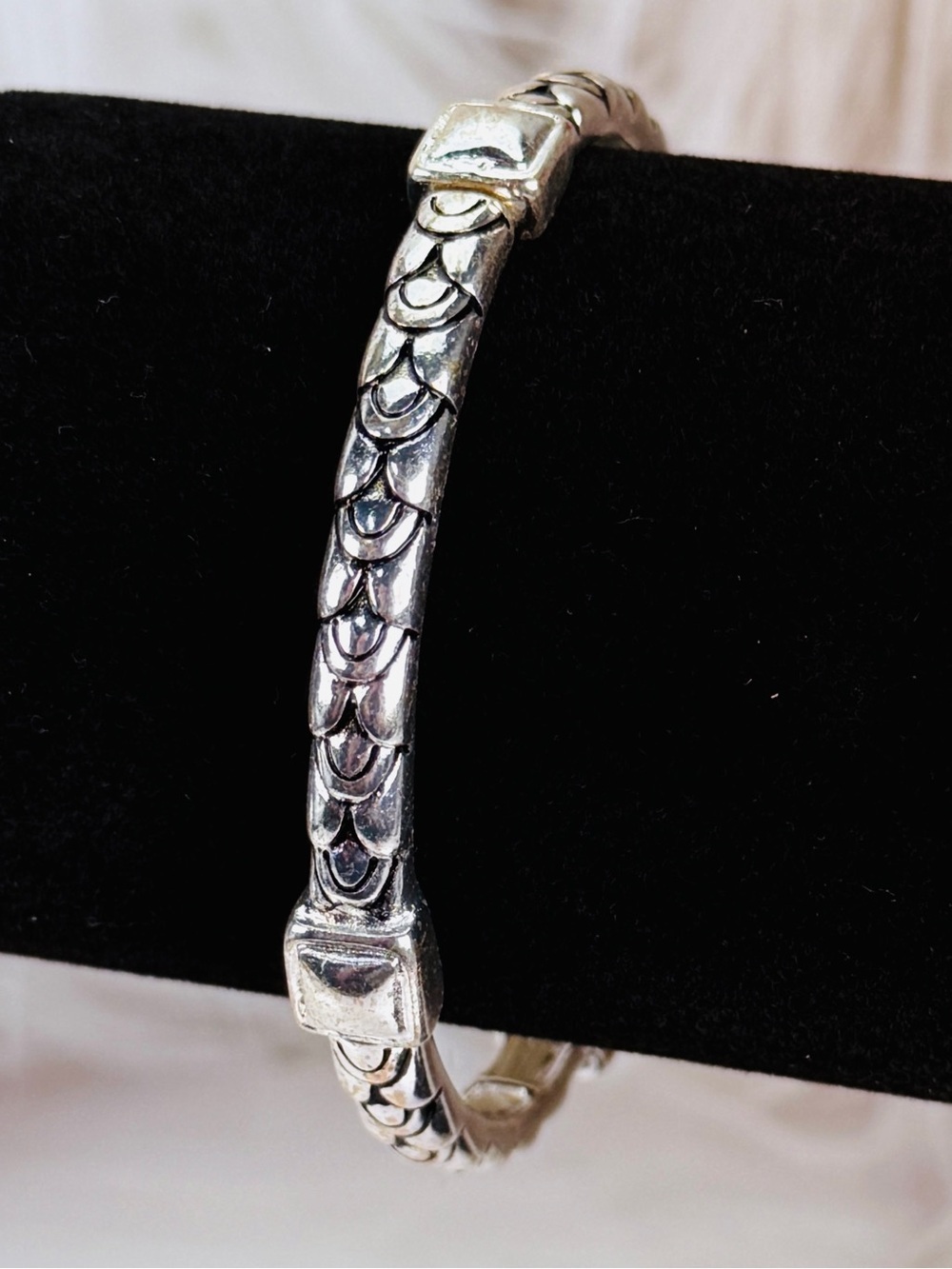 Silvertone etched minimalist, simple costume stretch bracelet